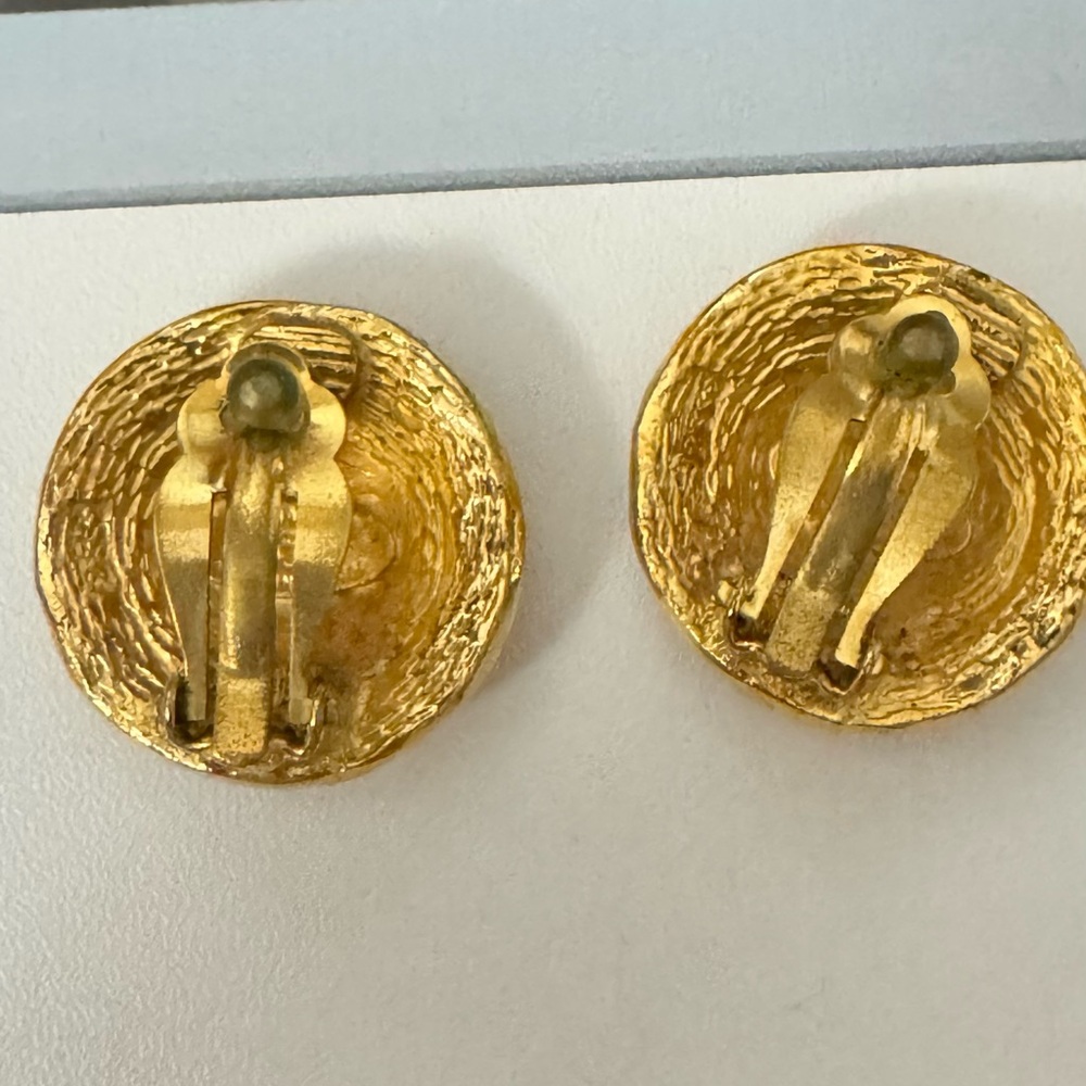 Vintage Chanel Clip On Earrings - Picture 3 of 4